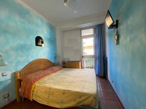 3 soverom, strykejern/-brett, reiseseng for barn og wi-fi (inkludert)