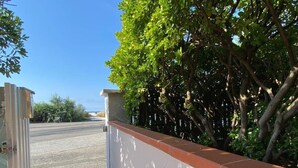 Unclassified image, 4 of 46, button - Holiday home Leonida sea front close to the mountain, Marina di Carrara downtown (Marina di Carrara)