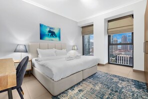 4 bedrooms, desk, iron/ironing board, WiFi - Downtown 3BR | Sleeps 9 | Balcony, Full Kitchen, Near Metro (Downtown)