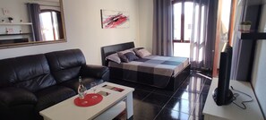 Smart TV, books - Apartment Lusi Sun and Sea (Costa del Silencio)