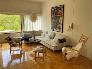 Eldstad och en stereo