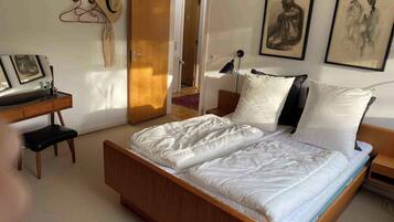 3 bedrooms, iron/ironing board, free WiFi