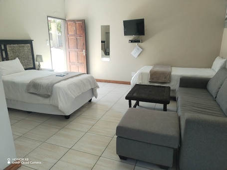Business Room | Iron/ironing board, free WiFi, bed sheets