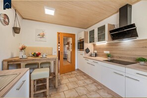 Kühlschrank, Ofen, Herdplatte, Geschirrspüler