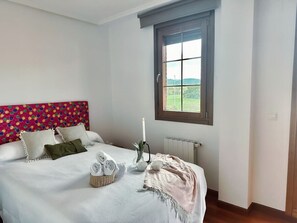 3 bedrooms, iron/ironing board, free WiFi, bed sheets - Tranquilo y Espacioso - Marindia 35801 (Villaverde de Pontones)