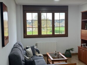 Smart TV - Tranquilo y Espacioso - Marindia 35801 (Villaverde de Pontones)