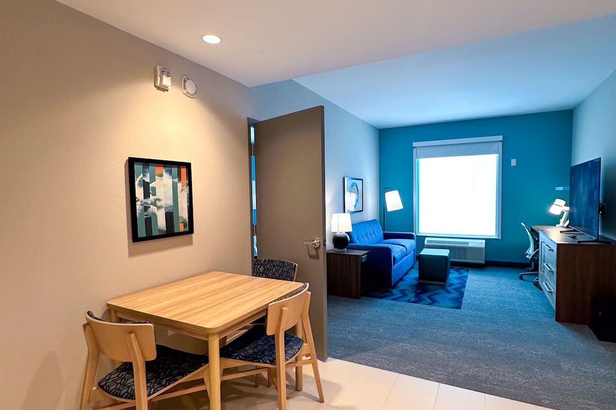 Studio, 1 Katil Raja (King), Accessible (Roll-In Shower) | Ruang kerja komputer riba, Wi-fi percuma, cadar katil