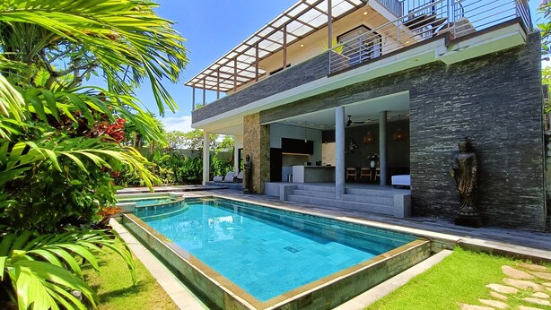 A modern house with a swimming pool, a covered outdoor area, and a statue. - Ocean view 2-bedrooms Yudistira villa 50m from the beach (Bali)