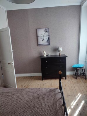 3 Schlafzimmer, Bügeleisen/Bügelbrett, Reisekinderbett, Bettwäsche