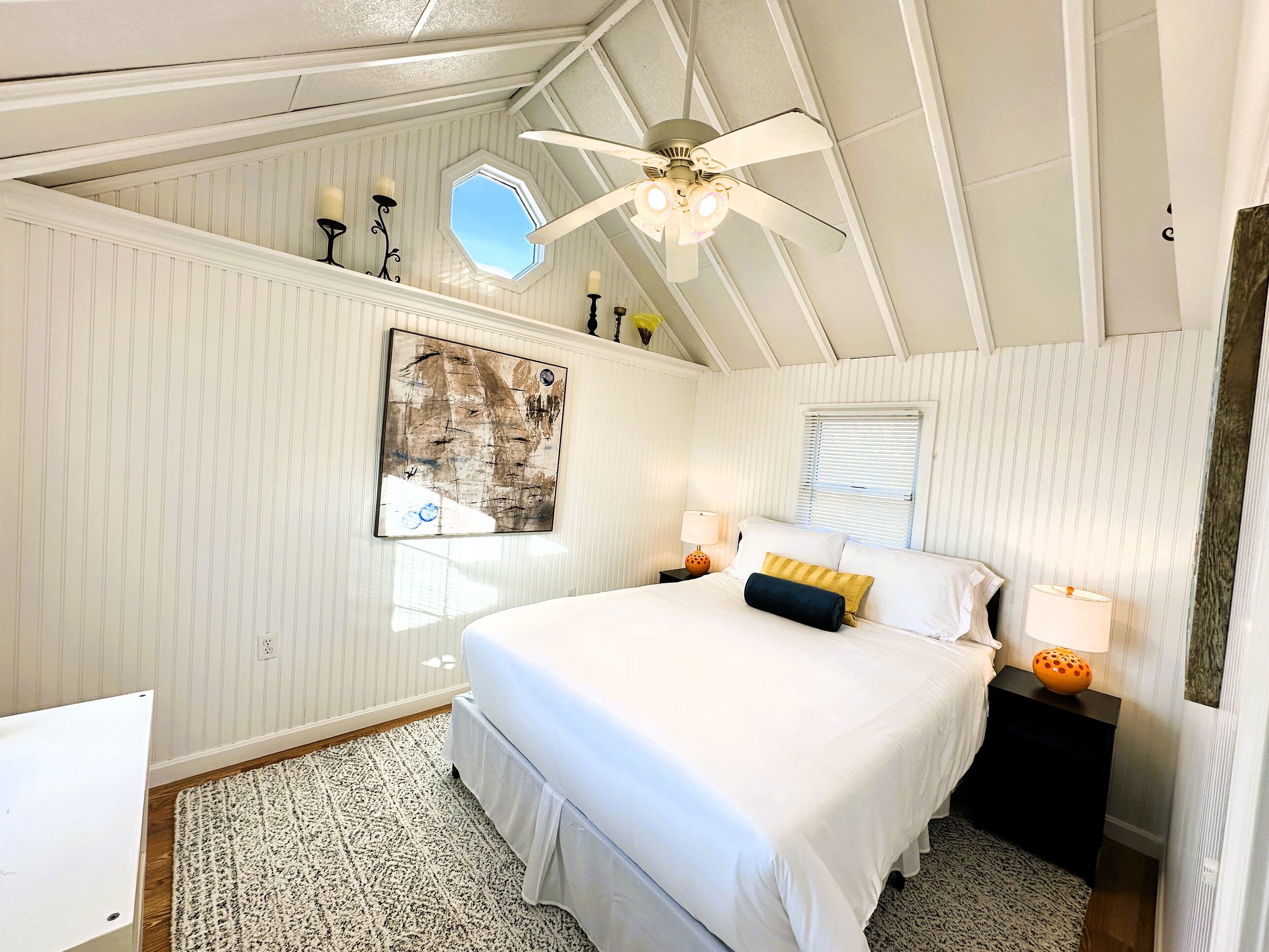 2 slaapkamers, een strijkplank/strijkijzer, gratis wifi, beddengoed