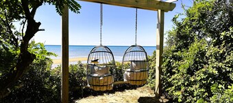 Castaway Cottage on the bay~Dog Friendly Too!