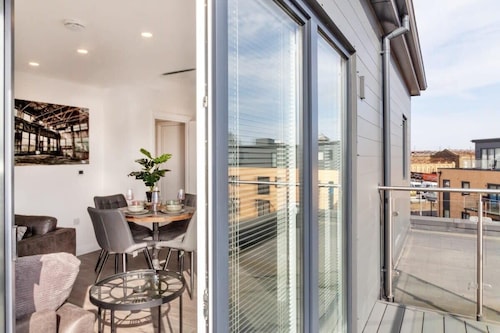 2BR Apartment | near Ashford town | Park & Balcony