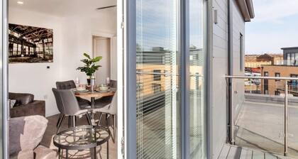 2BR Apartment | near Ashford town | Park & Balcony