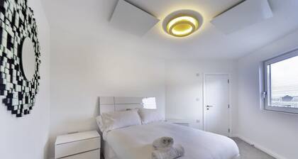 2BR Apartment | near Ashford town | Park & Balcony