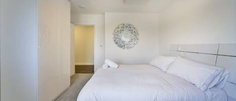 2 dormitorios, tabla de planchar con plancha, wifi y ropa de cama