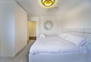 2 chambres, fer et planche à repasser, Wi-Fi, draps fournis