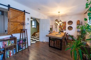 Dining - Stylish 1 Bedroom Apartment in Hackney (London)