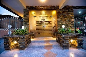 Mặt tiền nơi lưu trú