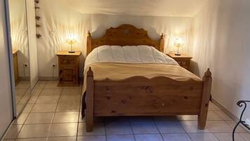 2 bedrooms, iron/ironing board, WiFi (free), bed sheets