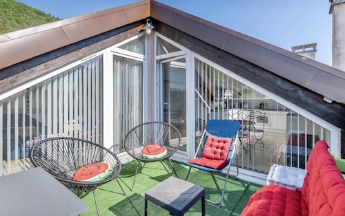 Bel appartement duplex, terrasse , 2 min du lac ,4pers