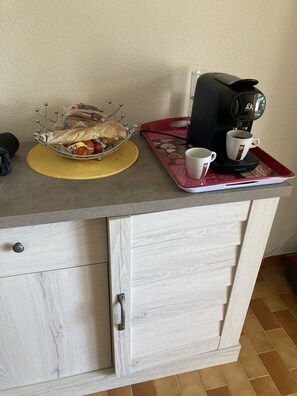 Interior - Appt 4 Pers, Entrée Privative, Jardinet, vue mer , 1 Place Parking Privative (Roquebrune-sur-Argens)