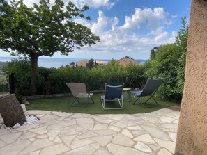 Terrace/patio - Appt 4 Pers, Entrée Privative, Jardinet, vue mer , 1 Place Parking Privative (Roquebrune-sur-Argens)