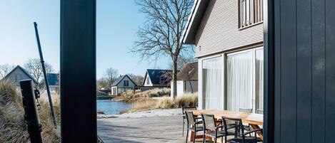 屋外ダイニングエリア