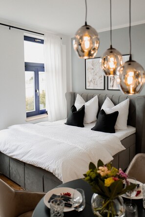 4 chambres, bureau, Wi-Fi, literie fournie