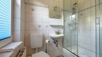 Een douche, handdoeken