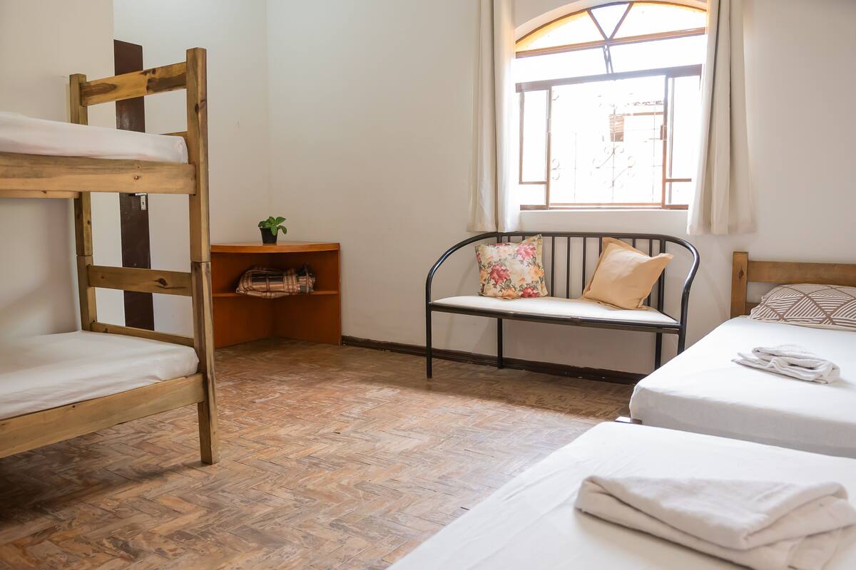 Family Quadruple Room | Peralatan tempat tidur hipoalergenik, Wi-fi percuma