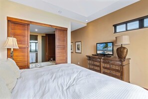 3 Schlafzimmer, Schreibtisch, Bügeleisen/Bügelbrett, Reisekinderbett
