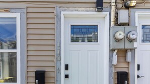 Exterior detail - Queens Suite 1BR Free Parking (St. John's)