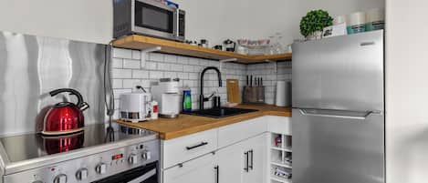 Fridge, microwave, stovetop, coffee/tea maker