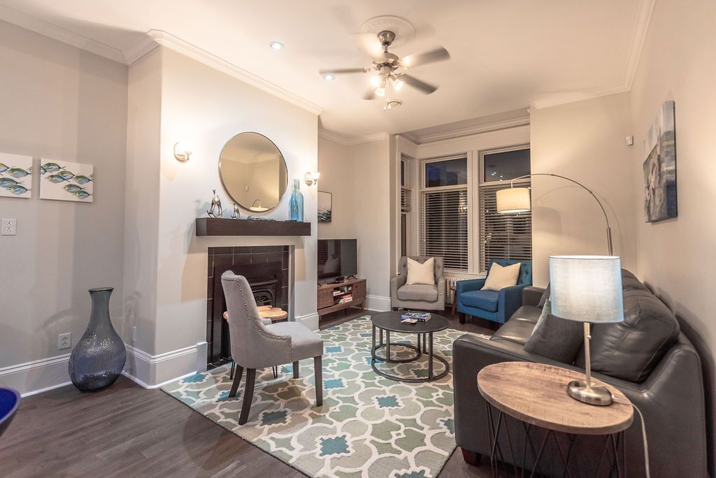 Una Smart TV, una oficina