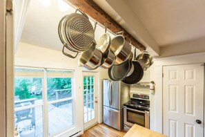 Fridge, microwave, oven, stovetop - House Patrick  4Bd Loft Style Parking (St. John's)