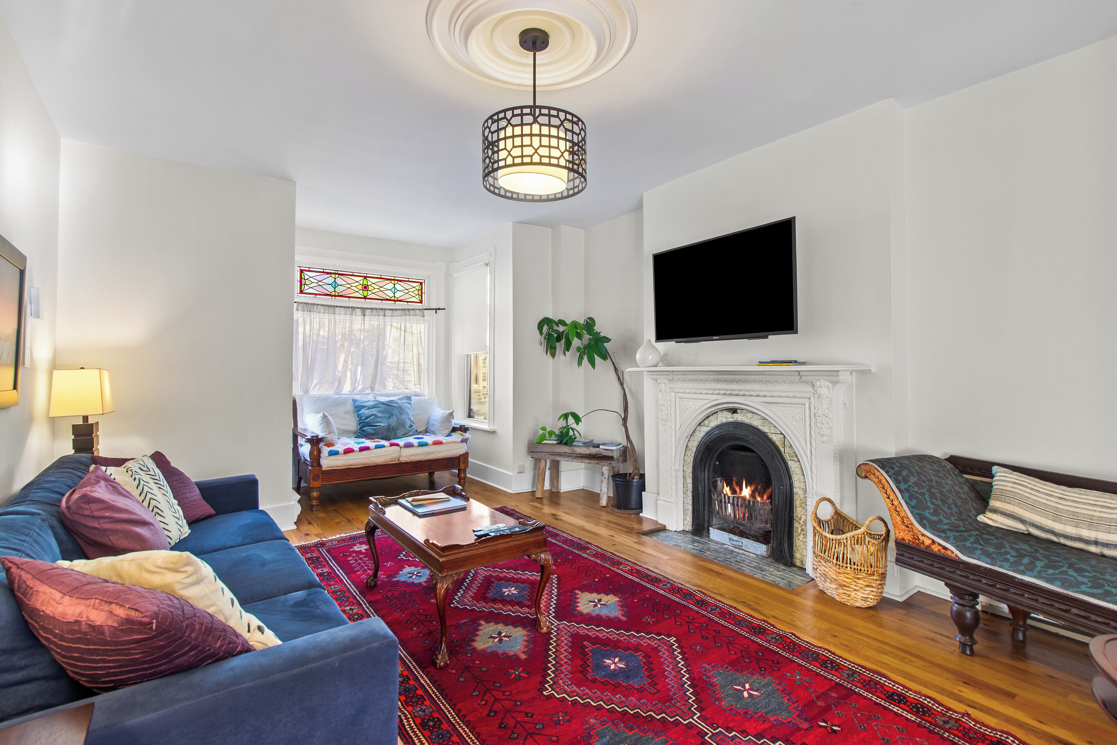 TV, peis og kontorer