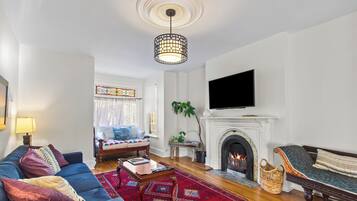 TV, peis og kontorer