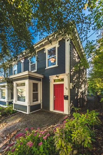 House Patrick  4Bd Loft Style Parking