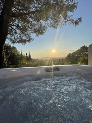 Outdoor spa tub - Spectaculaire vue mer sur un Site Classé (La Cadière-d'Azur)
