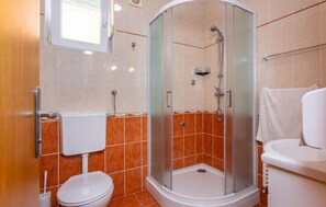 Shower, hair dryer - 1 bedroom lovely apartment in Dramalj (Dramalj)