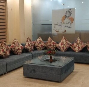 Living area - Hotel The Orchid (Agra)