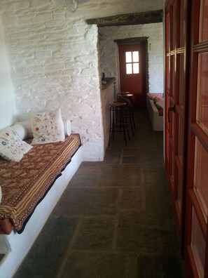 3 bedrooms, iron/ironing board, bed sheets - Maison Bord de mer .accès Direct sur une Plage de Sable Très Calme par Escalier (Psili Ammos Kea)