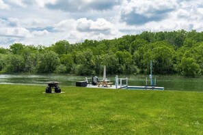 Property grounds - Canalside Cottage Newly Updated 3BR + Boat Parking (Waterloo)