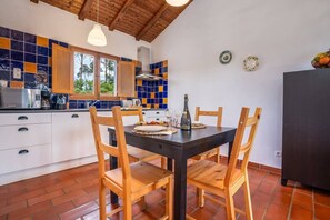Dining - Burro Ville - Calm Houses w/ Pool by HostWise (Portimão)