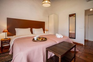 4 chambres, fer et planche à repasser, Wi-Fi, draps fournis