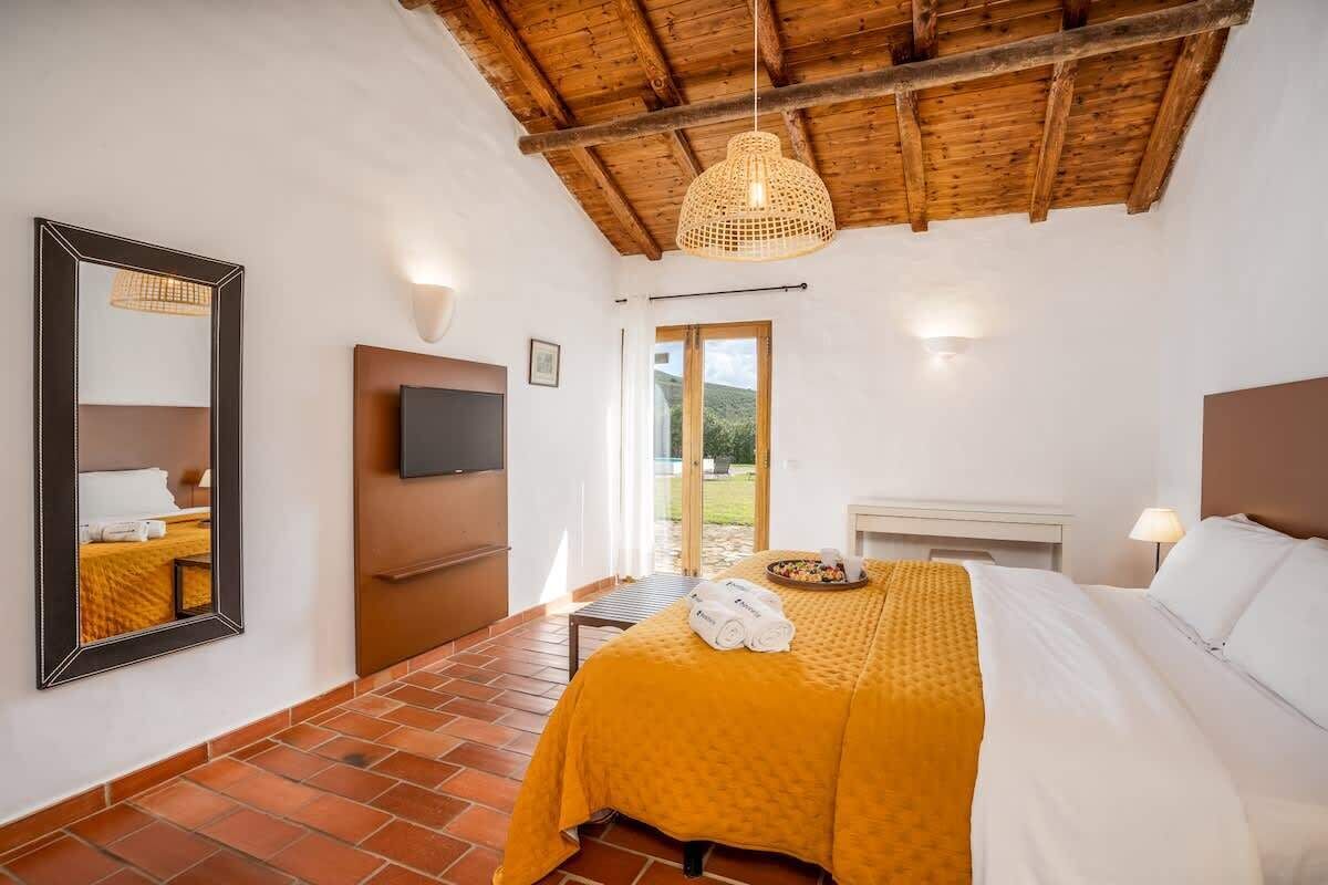 4 chambres, fer et planche à repasser, Wi-Fi, draps fournis