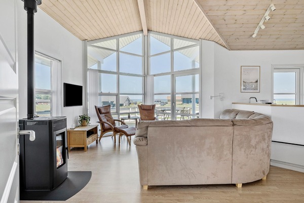 Een smart-tv en een open haard