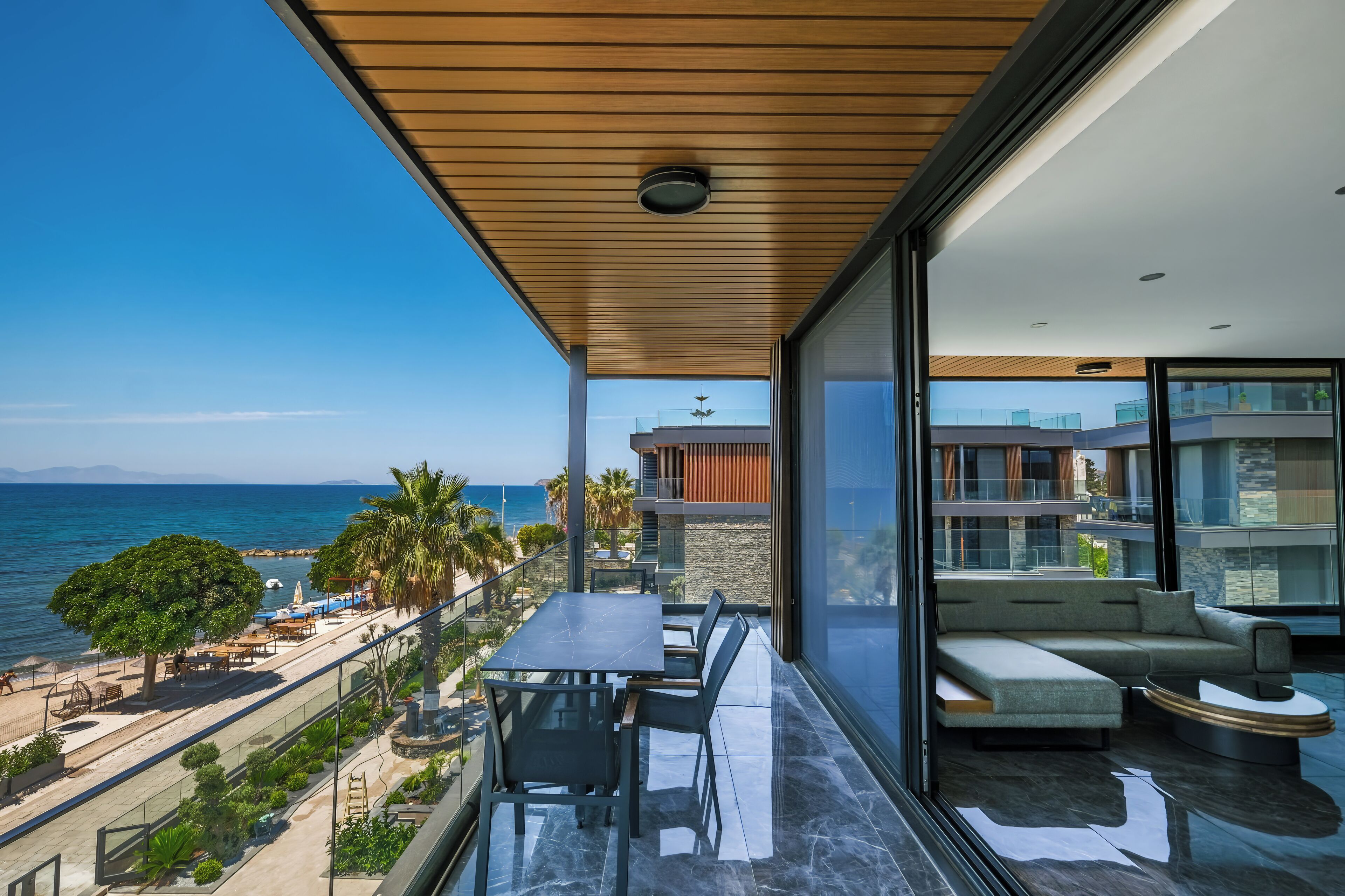 Suite panorámica, 2 habitaciones, vista al mar, frente al mar | Terraza o patio