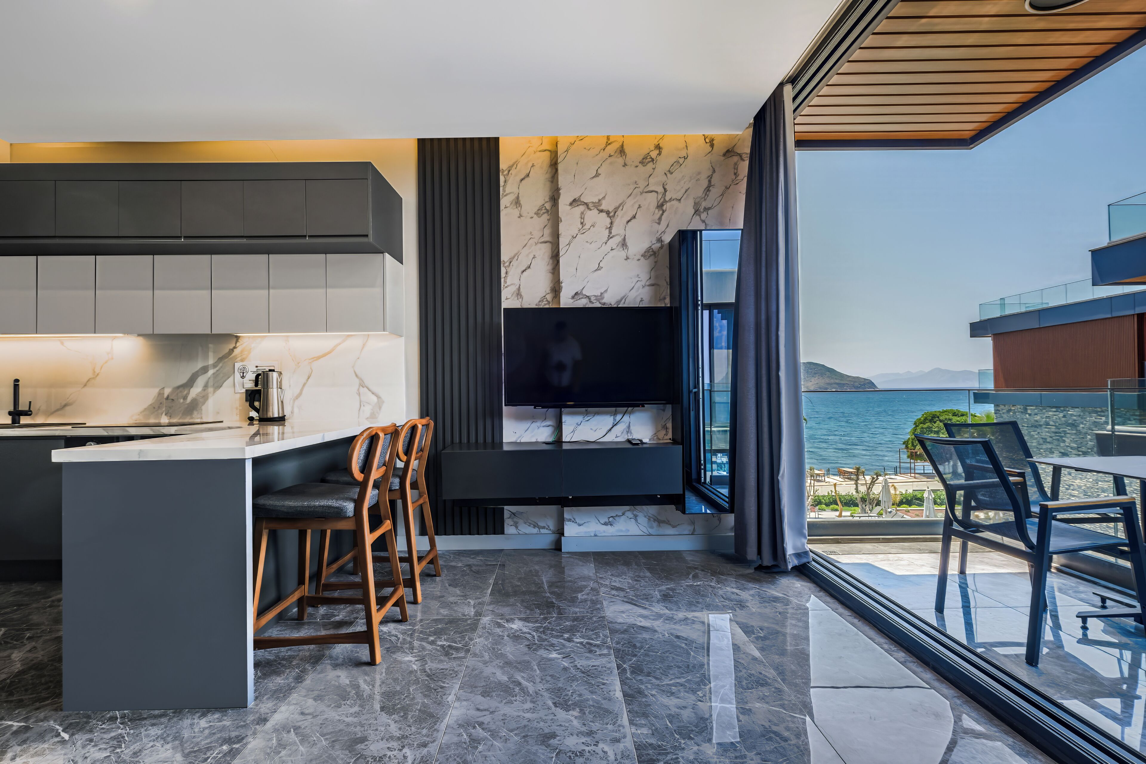 Junior Suite, Sea View, Beachfront | Living area