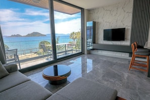 Ropa de cama de alta calidad y escritorio